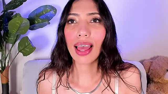 Snapshot of Miss_veronicaa2 chatting on April 23, 1:24 pm Miss veronicaa2 online show from April 23, 1:24 pm