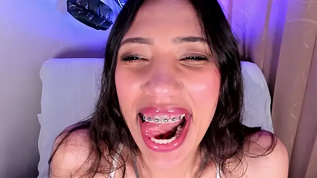 Snapshot of Miss_veronicaa2 chatting on April 29, 1:26 pm Miss veronicaa2 online show from April 29, 1:26 pm