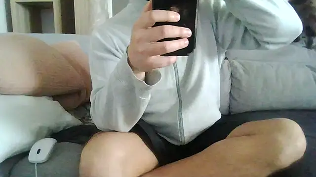 Snapshot of Zer_oki chatting on March 18, 10:18 am Zer oki online show from March 18, 10:18 am