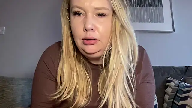 Snapshot of BustyHayleyUk chatting on March 26, 5:18 pm BustyHayleyUk online show from March 26, 5:18 pm