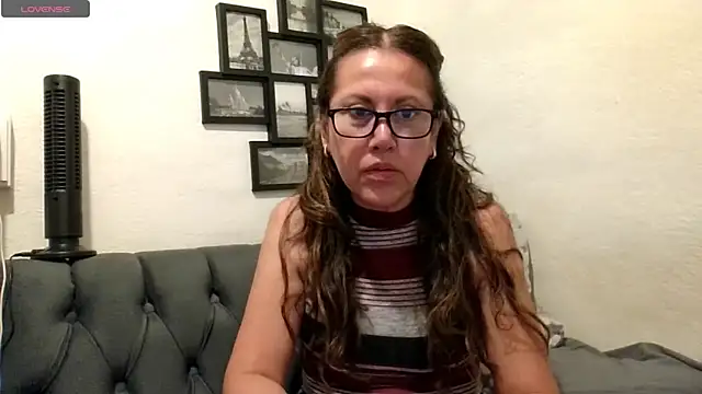 MirandaLatinaLovely online show from May 2, 6:02 pm