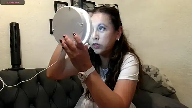 MirandaLatinaLovely online show from May 3, 6:58 pm