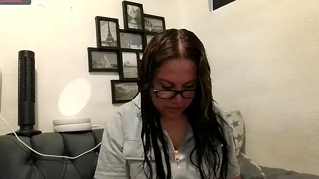 MirandaLatinaLovely online show from May 5, 5:21 pm