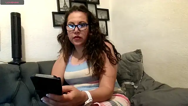 MirandaLatinaLovely online show from May 12, 5:15 am
