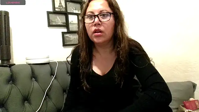 Snapshot of MirandaLatinaLovely chatting on May 23, 5:06 pm MirandaLatinaLovely online show from May 23, 5:06 pm