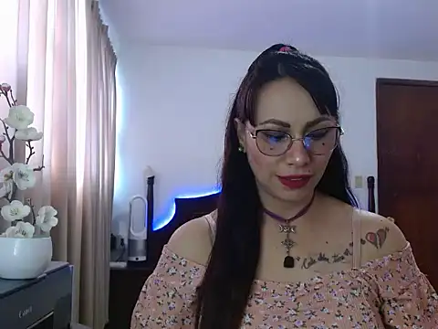 AloLovely  online show from April 2, 9:12 pm