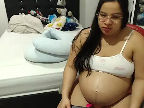 Snapshot of kylie_switch2 chatting on October 11, 12:10 am kylie switch2 online show from October 11, 12:10 am