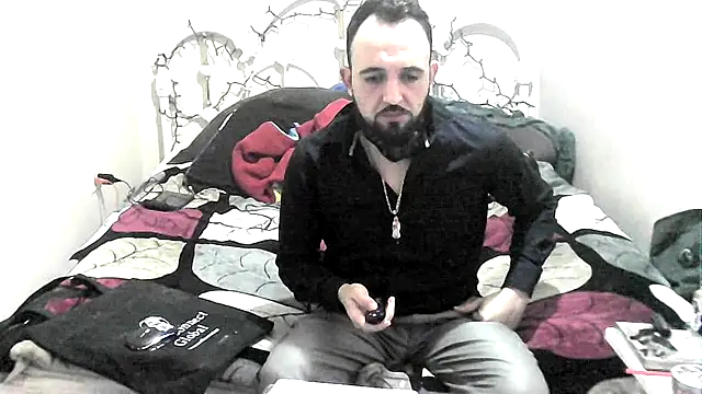 Snapshot of oliverfrommexico chatting on February 10, 7:17 pm oliverfrommexico online show from February 10, 7:17 pm