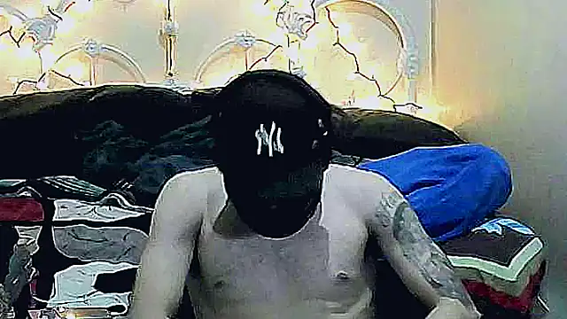 Snapshot of oliverfrommexico chatting on February 22, 7:01 am oliverfrommexico online show from February 22, 7:01 am