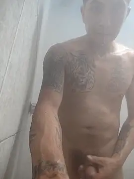 Snapshot of Fo05go chatting on February 5, 4:06 am Fo05go online show from February 5, 4:06 am