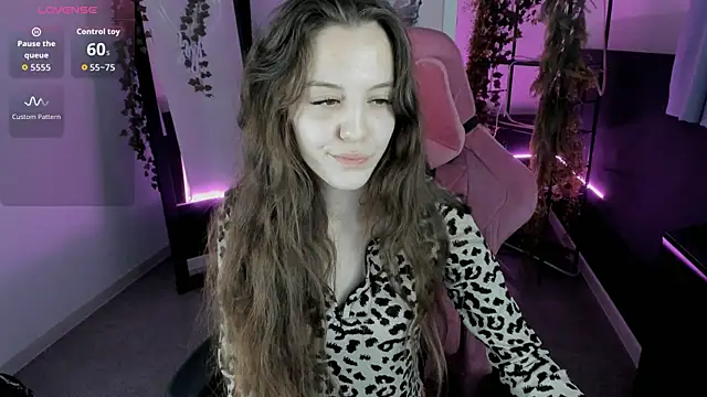 Snapshot of MilaStoyne chatting on October 7, 8:00 am MilaStoyne online show from October 7, 8:00 am