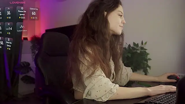 Snapshot of MilaStoyne chatting on October 29, 6:15 am MilaStoyne online show from October 29, 6:15 am