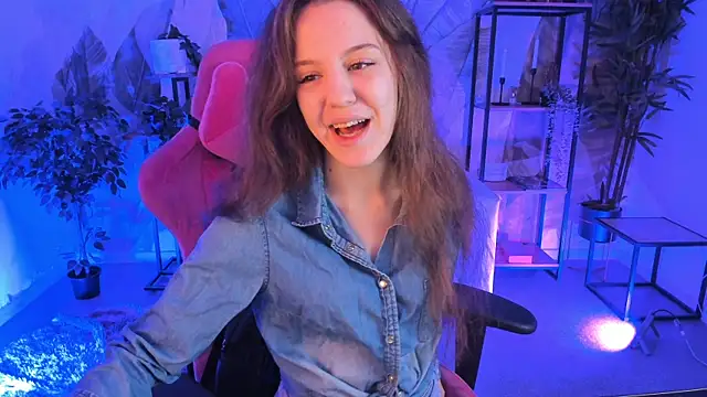 Snapshot of MilaStoyne chatting on December 1, 6:40 am MilaStoyne online show from December 1, 6:40 am