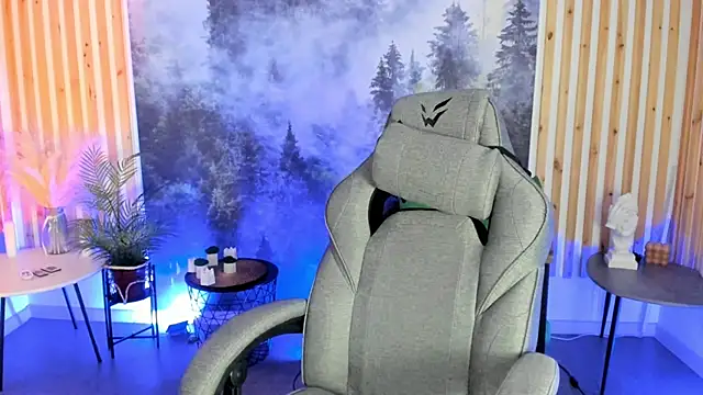 Snapshot of MilaStoyne chatting on December 2, 7:47 am MilaStoyne online show from December 2, 7:47 am