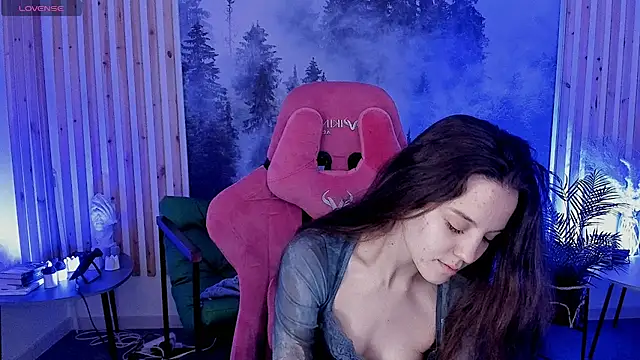 Snapshot of MilaStoyne chatting on December 15, 8:29 am MilaStoyne online show from December 15, 8:29 am