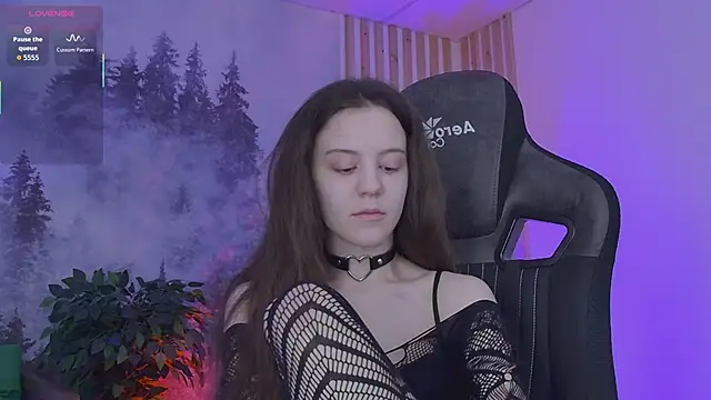 Snapshot of MilaStoyne chatting on February 6, 6:29 am MilaStoyne online show from February 6, 6:29 am