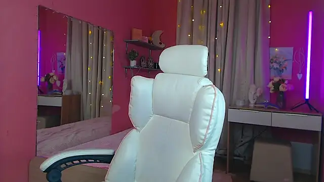 Snapshot of Jenny_Smit chatting on February 19, 12:11 pm Jenny Smit online show from February 19, 12:11 pm