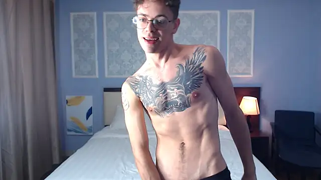 Snapshot of William_Henry_ chatting on February 2, 6:58 am William Henry online show from February 2, 6:58 am