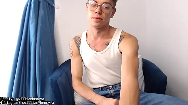 Snapshot of William_Henry_ chatting on February 6, 7:56 am William Henry online show from February 6, 7:56 am