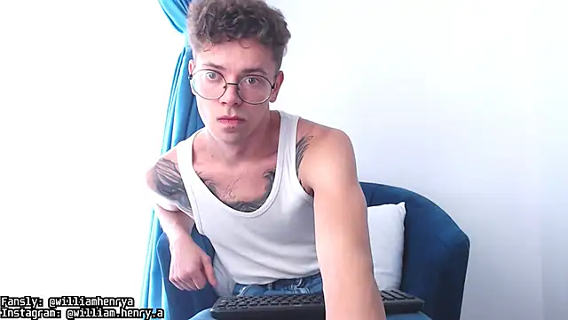 Snapshot of William_Henry_ chatting on February 7, 3:01 am William Henry online show from February 7, 3:01 am