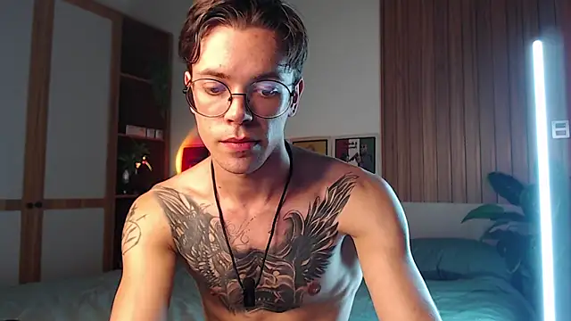 William Henry  online show from March 31, 12:38 pm