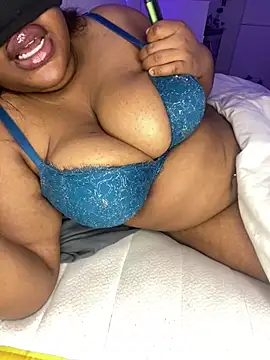 Snapshot of DaniJohnson chatting on February 19, 1:08 am DaniJohnson online show from February 19, 1:08 am