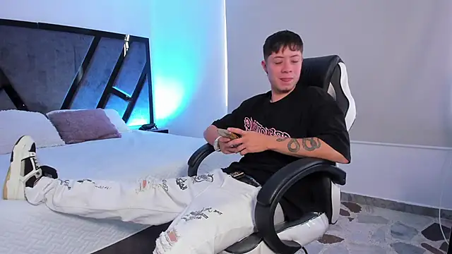 marcuscollins1  online show from October 4, 2:59 pm