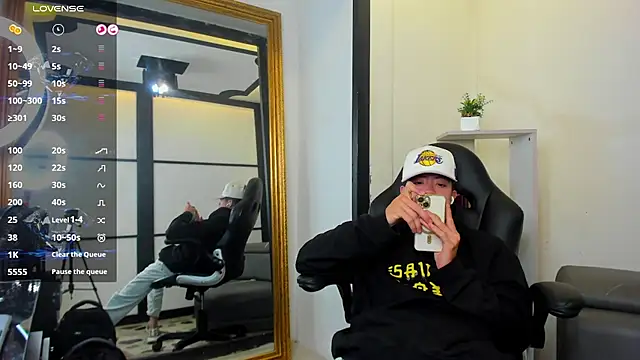 marcuscollins1  online show from November 13, 3:33 pm