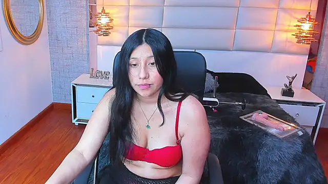 Nohemi louse online show from December 21, 7:43 pm