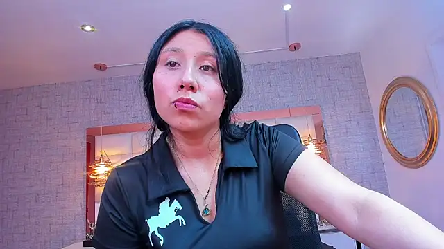Nohemi louse online show from May 6, 7:30 pm