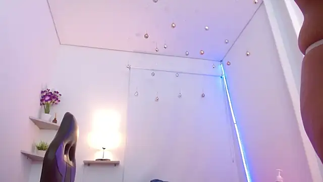 Roxy Stonee online show from March 8, 1:28 am