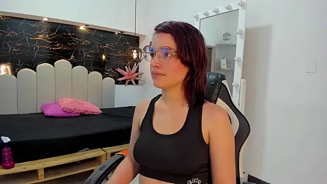 Annyrosee online show from November 24, 8:19 pm