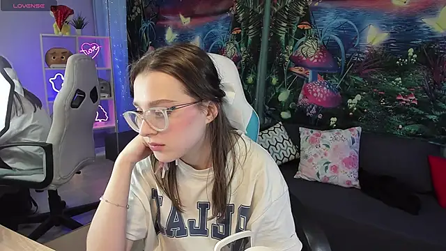 kaisajenner online show from February 3, 1:52 am