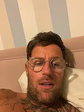 Jamesdeanmcqueen online show from January 29, 7:11 pm