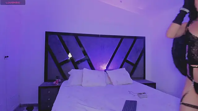 allicemackenzie online show from November 1, 9:55 am