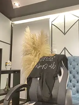 allicemackenzie online show from February 10, 2:26 am