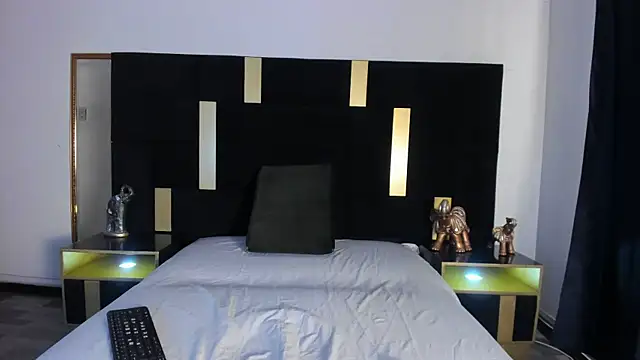 Keyla  Jones online show from February 18, 7:41 pm