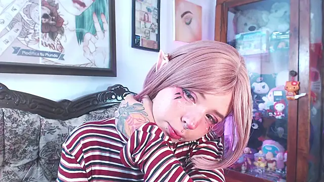 Snapshot of AriYokai chatting on October 16, 1:17 am AriYokai online show from October 16, 1:17 am