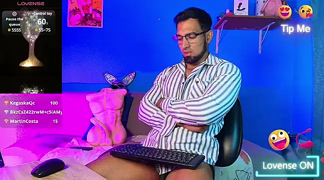 Snapshot of Maxxi_Brown chatting on February 25, 12:03 pm Maxxi Brown online show from February 25, 12:03 pm