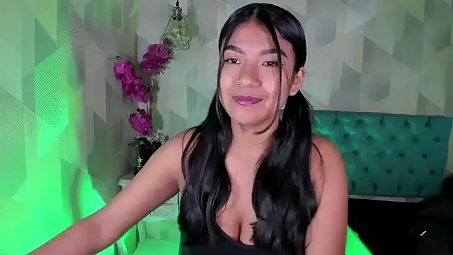 Snapshot of ScarletKray chatting on October 3, 2:52 am ScarletKray online show from October 3, 2:52 am