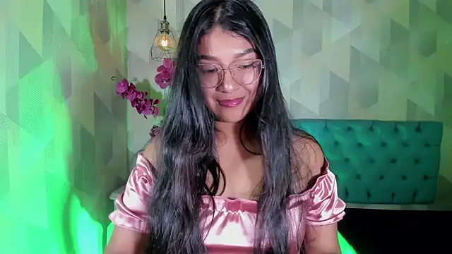 Snapshot of ScarletKray chatting on October 25, 11:21 pm ScarletKray online show from October 25, 11:21 pm