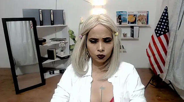 Snapshot of maissacooper chatting on February 6, 12:33 am maissacooper online show from February 6, 12:33 am