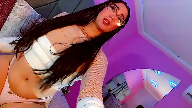 Dalis Hills online show from February 25, 8:30 pm