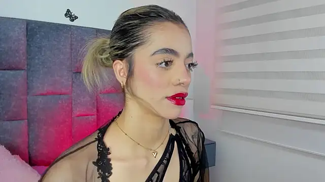 Snapshot of Violetta_Ficher chatting on March 16, 5:44 am Violetta Ficher online show from March 16, 5:44 am