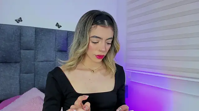 Snapshot of Violetta_Ficher chatting on April 1, 2:12 am Violetta Ficher online show from April 1, 2:12 am