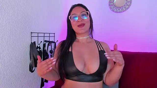 kendalbrook online show from November 4, 4:17 pm