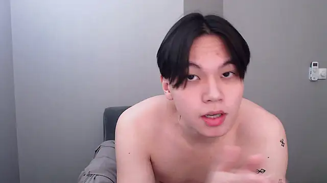 Snapshot of just_gay_ chatting on February 25, 9:24 pm just gay online show from February 25, 9:24 pm