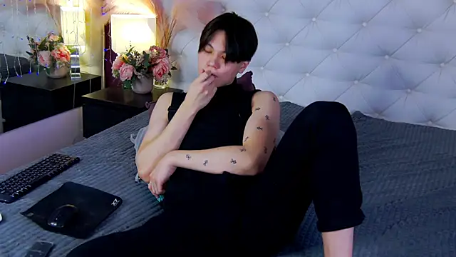 Snapshot of just_gay_ chatting on March 10, 1:21 pm just gay online show from March 10, 1:21 pm