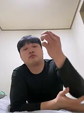 Snapshot of offwhite777 chatting on February 5, 2:48 pm offwhite777 online show from February 5, 2:48 pm