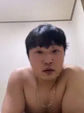 Snapshot of offwhite777 chatting on February 17, 4:04 pm offwhite777 online show from February 17, 4:04 pm